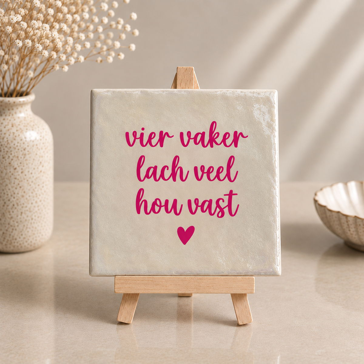 Parelmoer Tegeltje – Vier Vaker, Lach Veel, Hou Vast | Roze