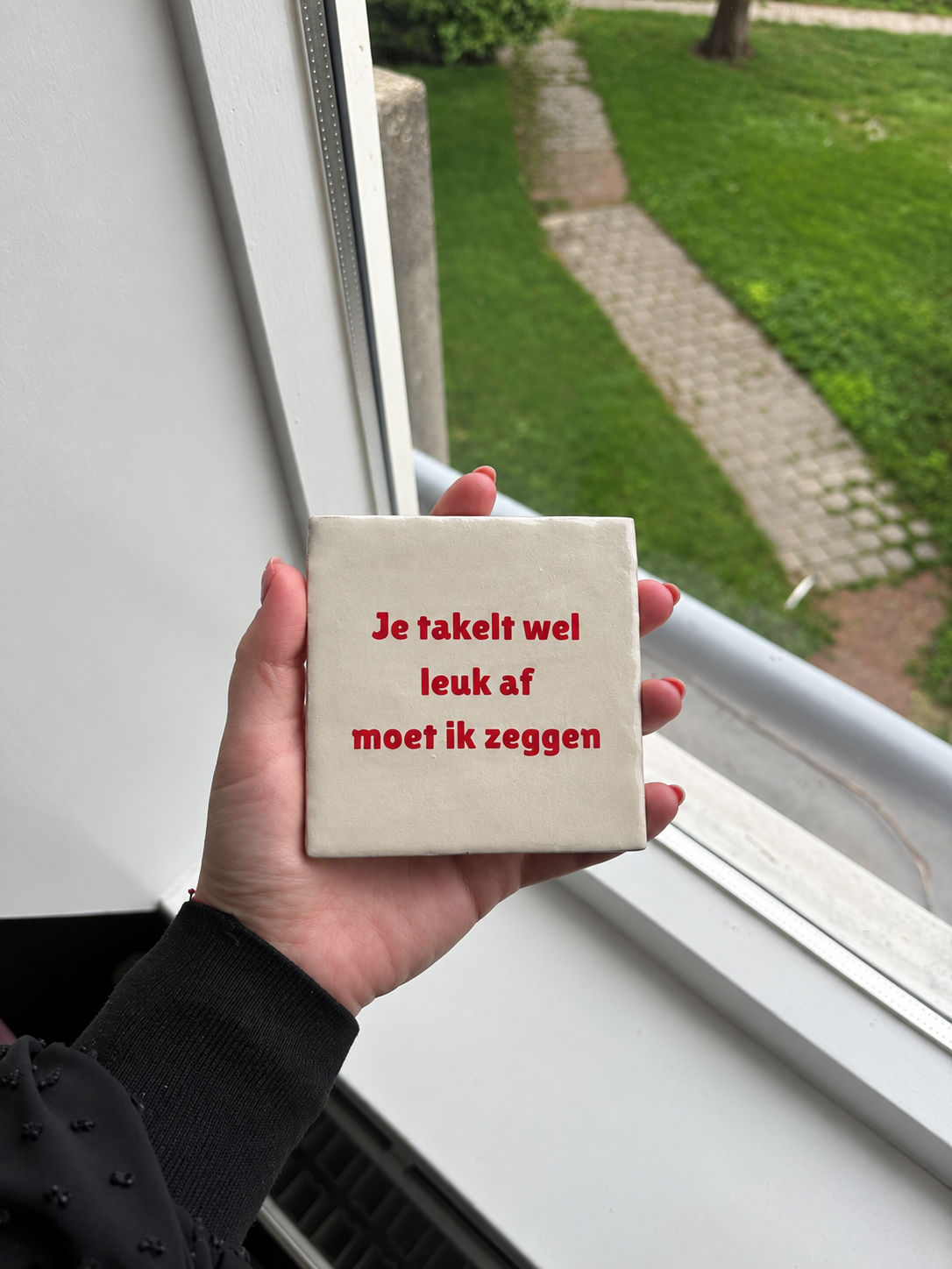 Parelmoer tegeltje Je takelt wel leuk af moet ik zeggen met rode tekst
