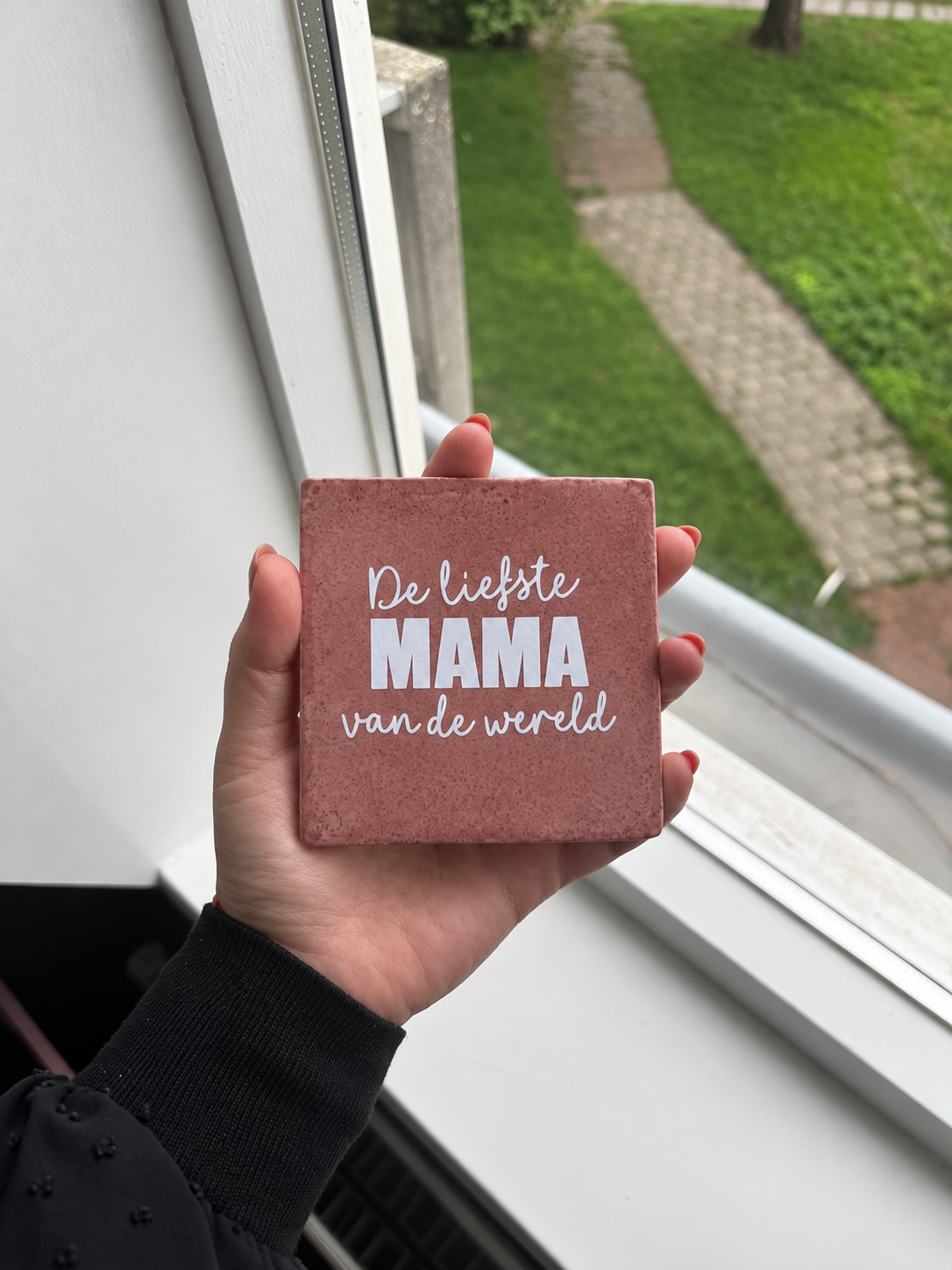 Roze tegeltje De liefste mama van de wereld met witte tekst
