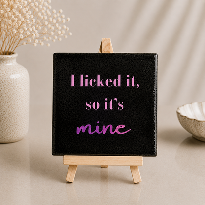 I licked it so it's mine tegeltje op houten ezelstandaard
