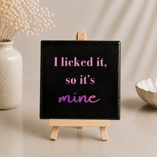 I licked it so it's mine tegeltje op houten ezelstandaard